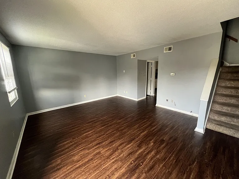 10 Westdale Dr #1 — Photo 2