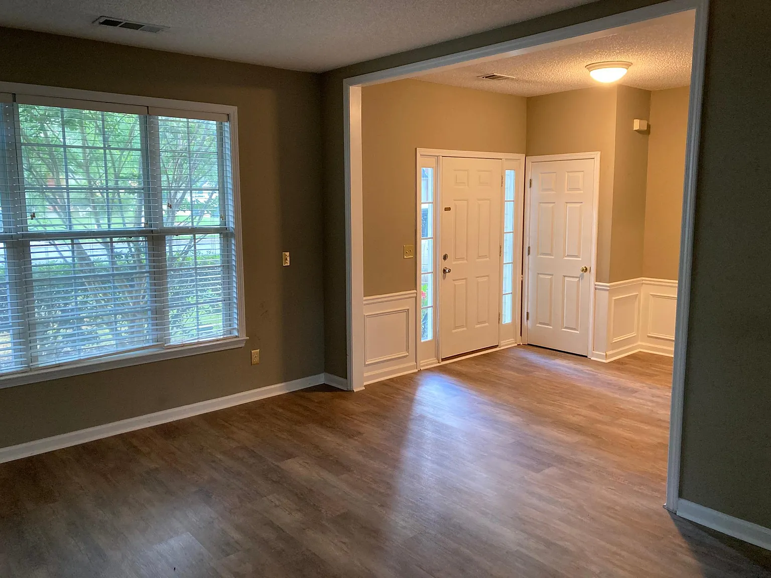 4 bed, 2.5 bath, 2464 sqft, $2,950 — Photo 3