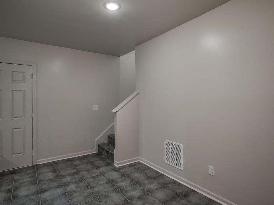 1st image of 501 Pine Park St