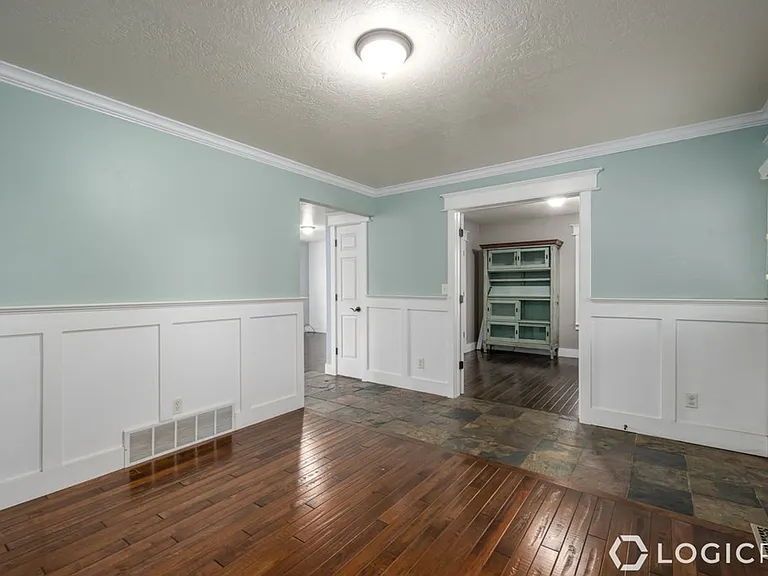 376 W Concord Pl — Photo 4