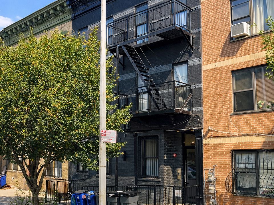 1st image of 373 Howard Ave APT 2R