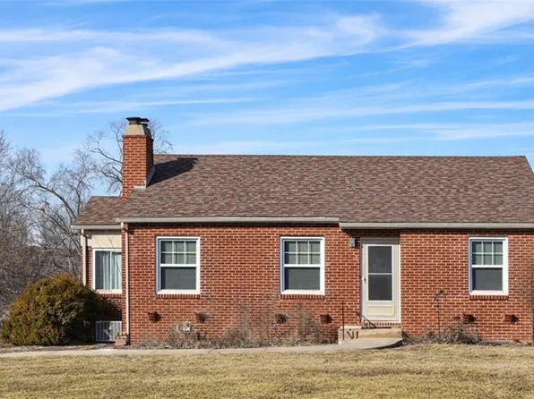 1114 W Liberty Dr, Liberty, MO 64068