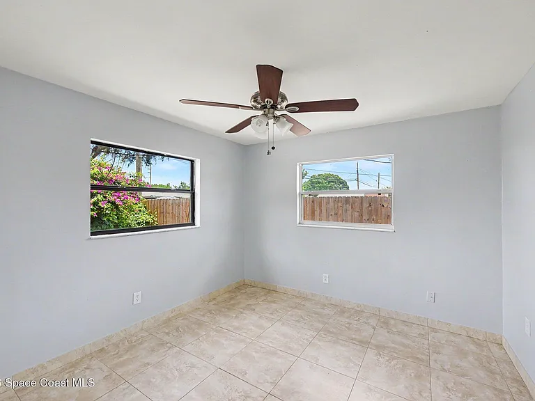 2292 Lakeview Dr — Photo 12