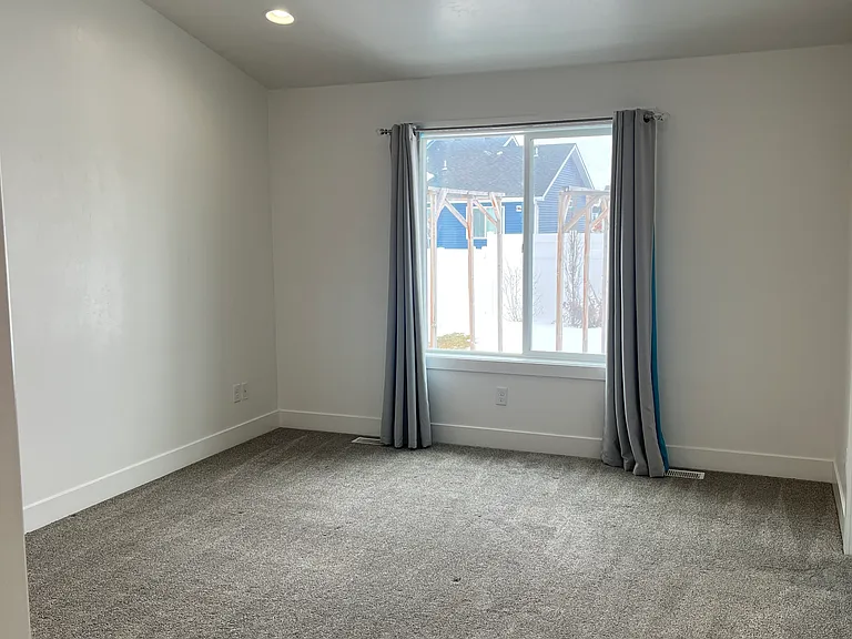 685 W Roxbury St — Photo 8