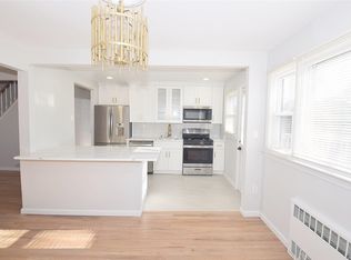 16 Phelps Ln, North Babylon, NY 11703