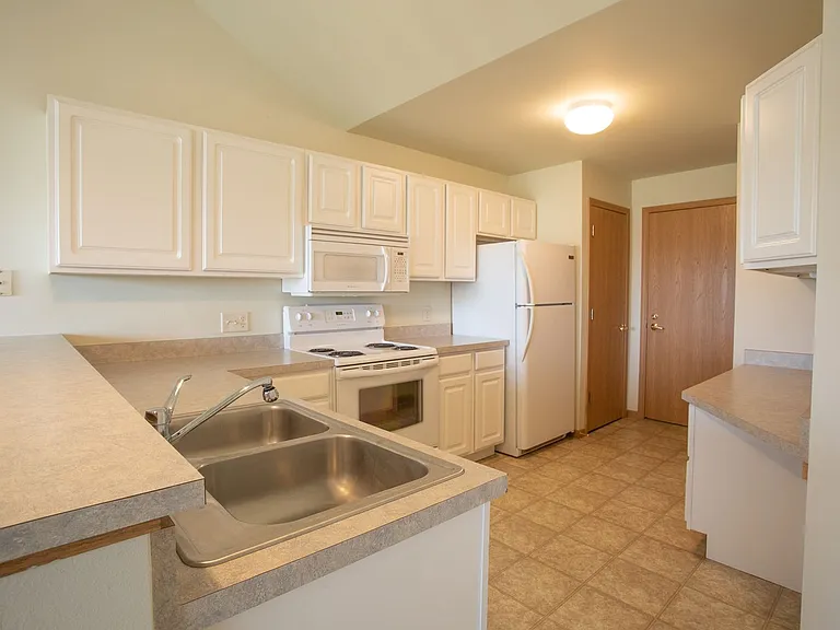 Prairie Crest Apartments — Photo 7