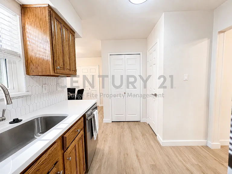 300 Lamesa Ct — Photo 10