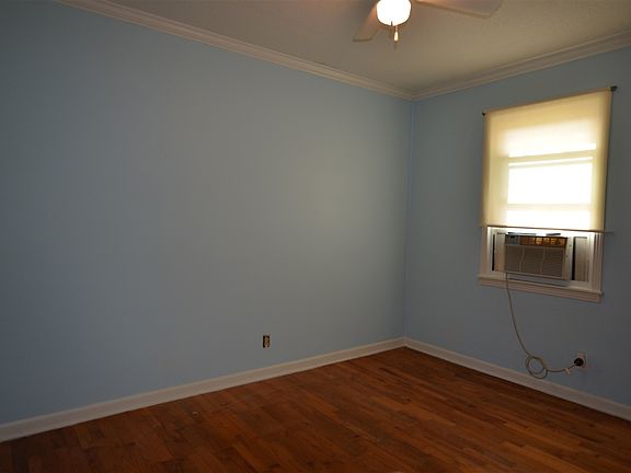 5th image of 263 E End Dr