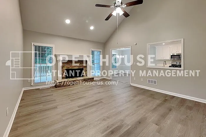 3 bed, 2.0 bath, 2053 sqft, $2,150 — Photo 3