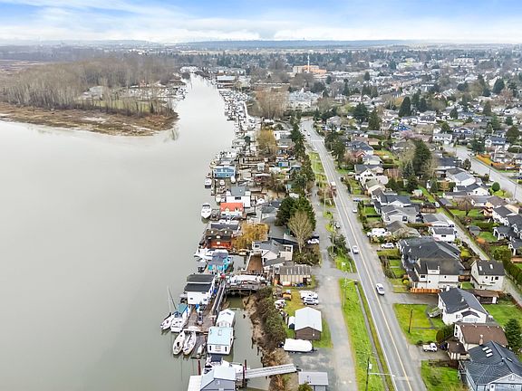 2nd image of 4515 River Rd W