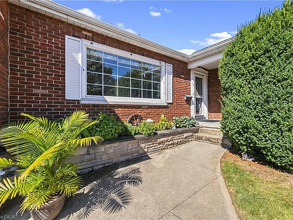 3rd image of 106 Pottruff Rd S