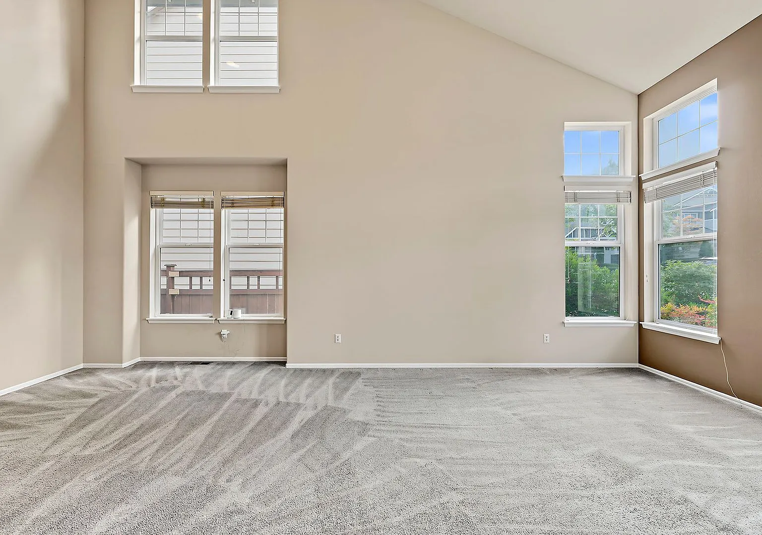 3-Bed, 2.5-Bath Beautiful Home in Issaquah Highlands — Photo 4