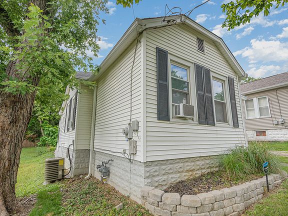 3rd image of 174 Dell Ave