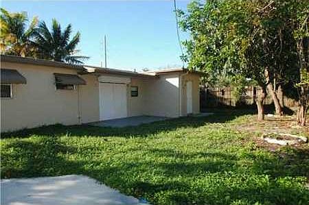 4th image of 2421 N 59th Ave