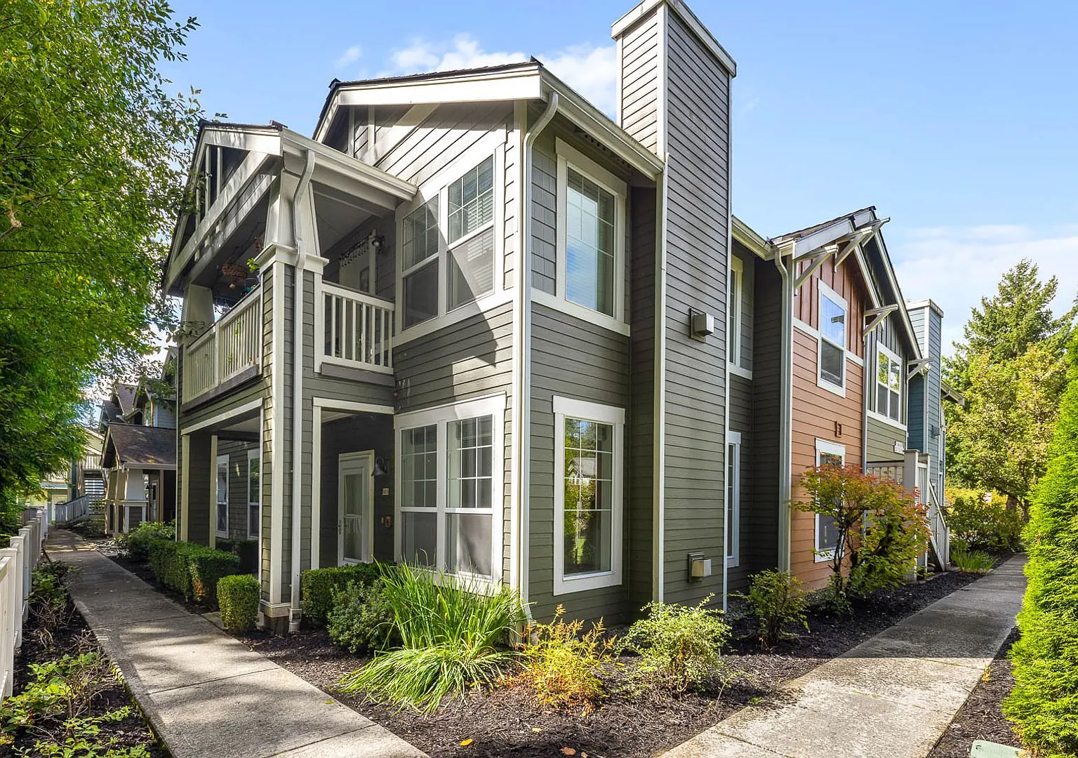Single-Level 3BR Living with Oversized Garage & Community Amenities — Photo 1