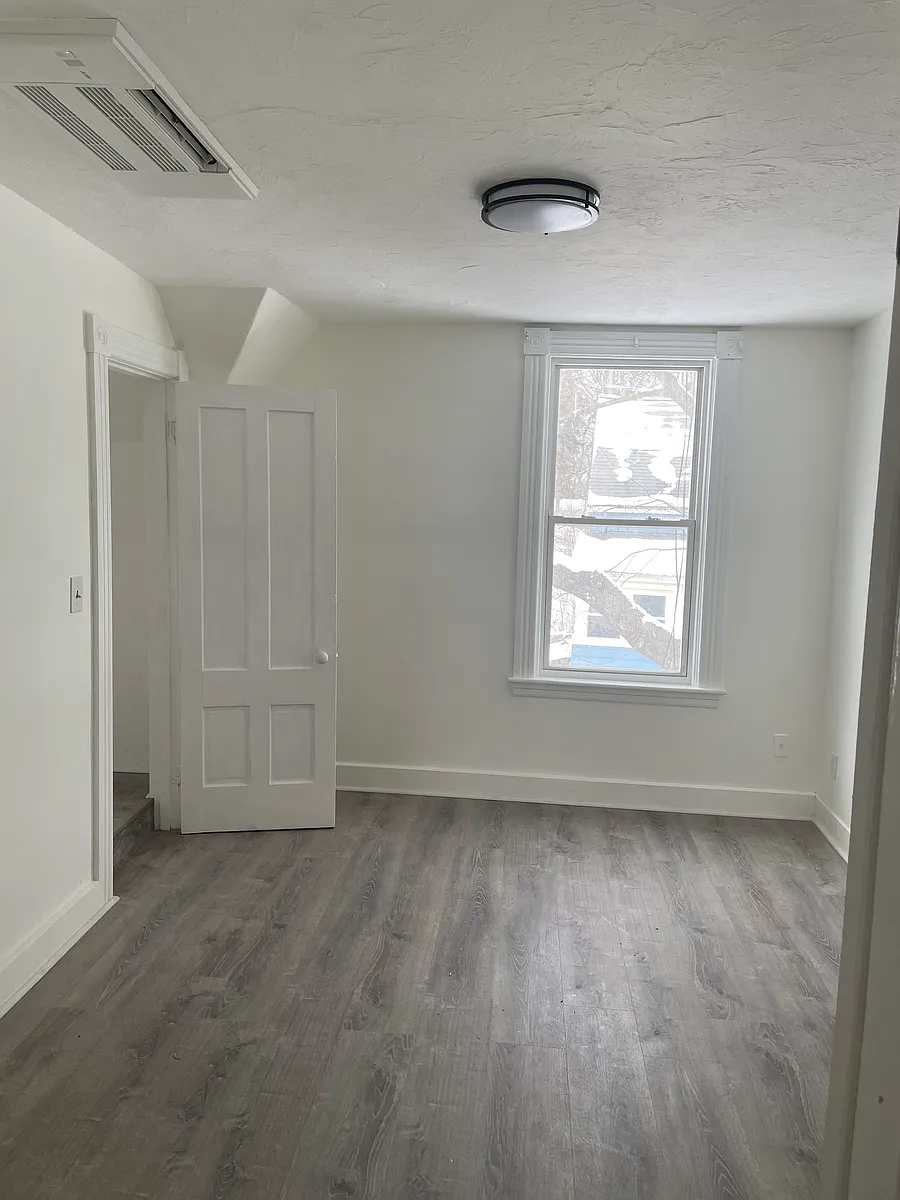 Building Photo - 183 Lovell St #3