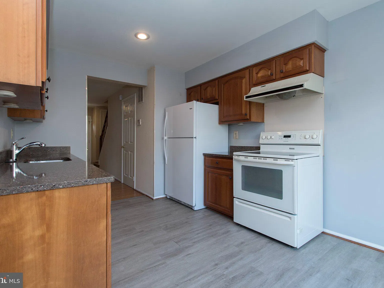 3 bed, 3.5 bath, 1958 sqft, $2,850 — Photo 2