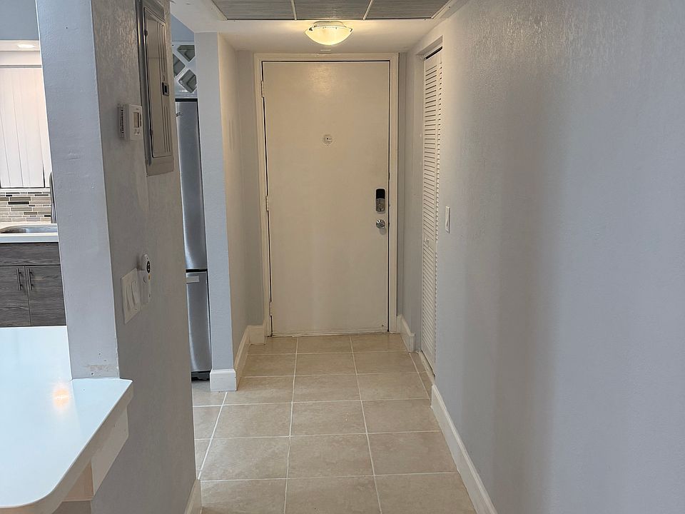 1st image of 9400 Live Oak Pl APT 204