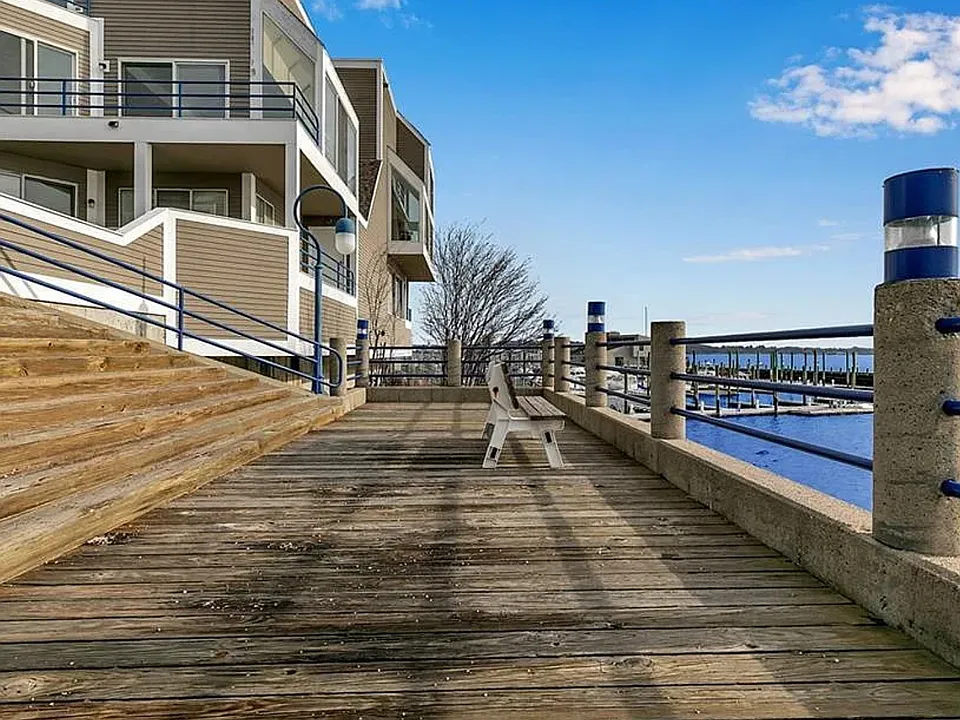 Walk around the complex along the harbor.