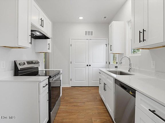 4th image of 413 N Virginia Street