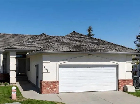 251 SW Hampshire Pl NW, Calgary, AB T3A 4Y7