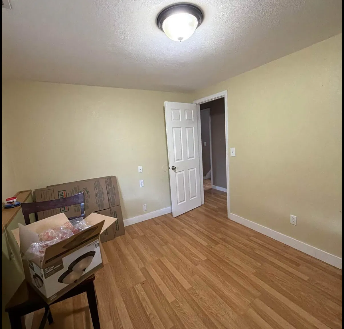 4 bed, 1200 sqft, $900 — Photo 2