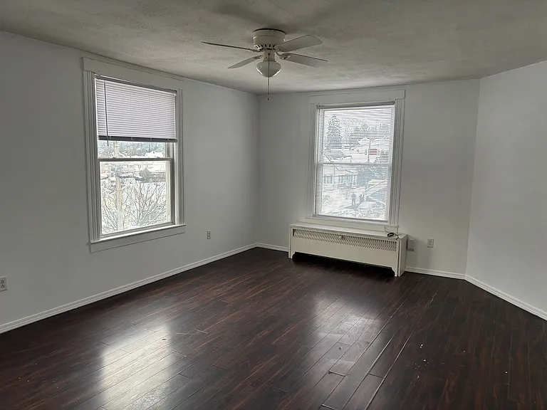 31 1/2 Morrison St — Photo 2