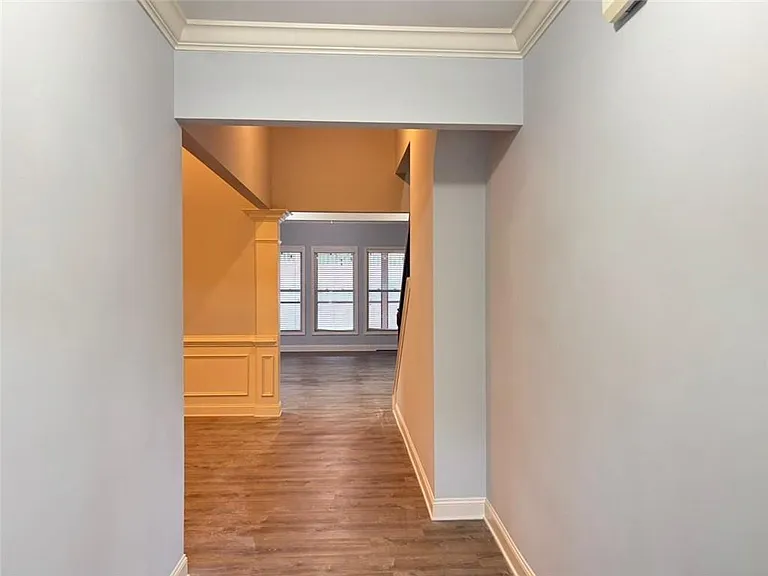1927 Willoughby Dr — Photo 2