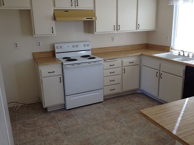 2nd image of 1738 Roundtree Cir