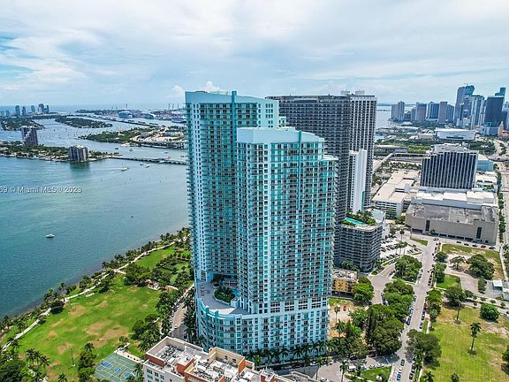 2nd image of 1900 N Bayshore Dr APT 516