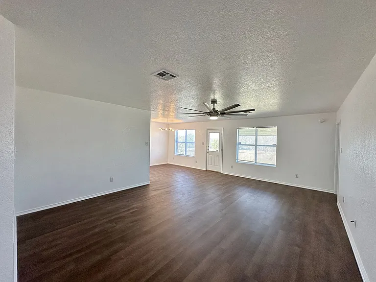 3102 Viewcrest Dr — Photo 3