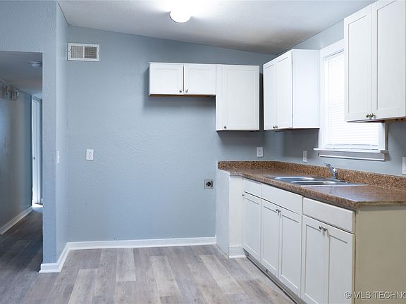 5th image of 3922 N Delaware Ave