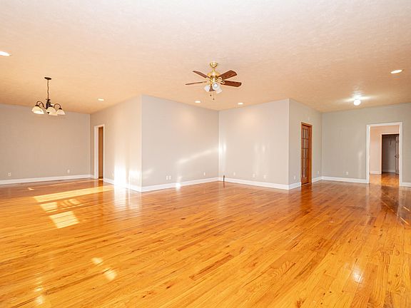 5th image of 1076 Mount Union Rd