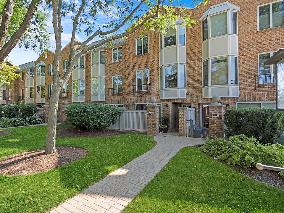 1st image of 102 Bishop Quarter Ln