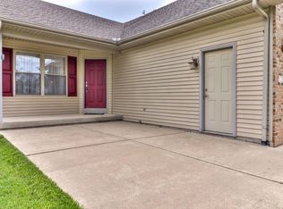716 Dennis Dr, Mahomet, IL 61853