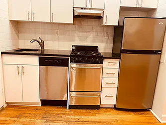 Rented by Metropolis Real Estate of Manhattan