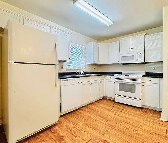 1105 Harold Ave S — Photo 10