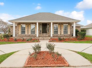 1000 Lake Frances Dr, Gretna, LA 70056
