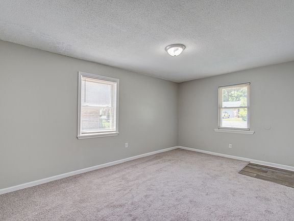 5th image of 997 Margaret Dr