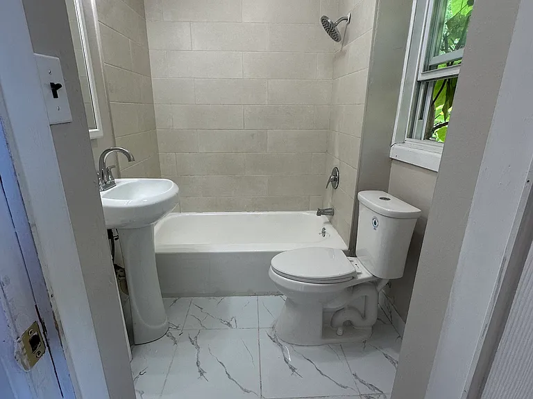 144 N 8th St #1 — Photo 5