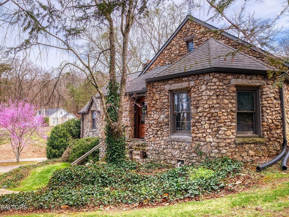 7th image of this home