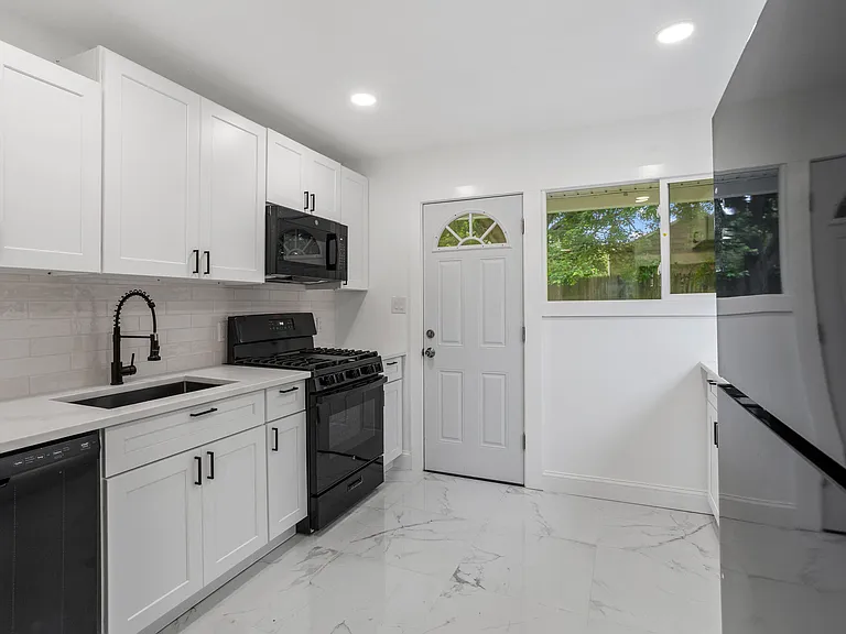 49 Farrell Ave — Photo 9