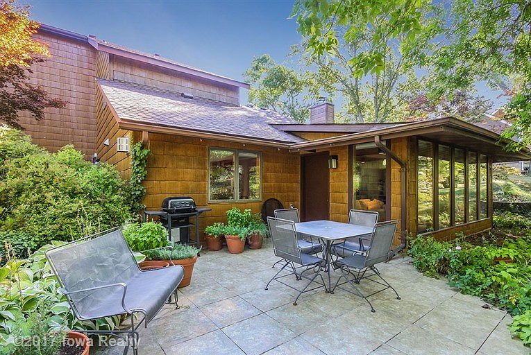 1st image of 1318 Woodland Dr