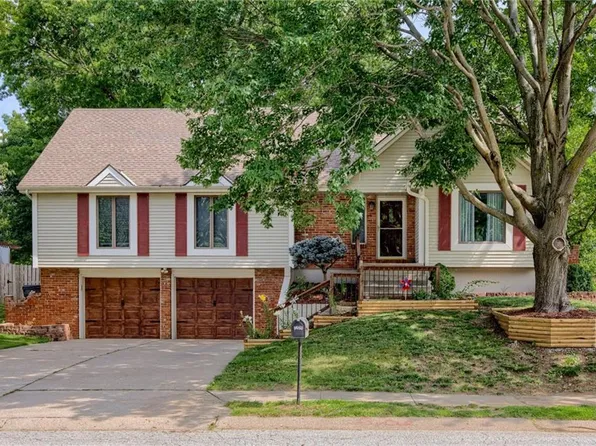 1209 NW Roanoke Dr, Blue Springs, MO 64015