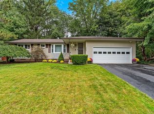 7226 Rosewood Cir, North Syracuse, NY 13212