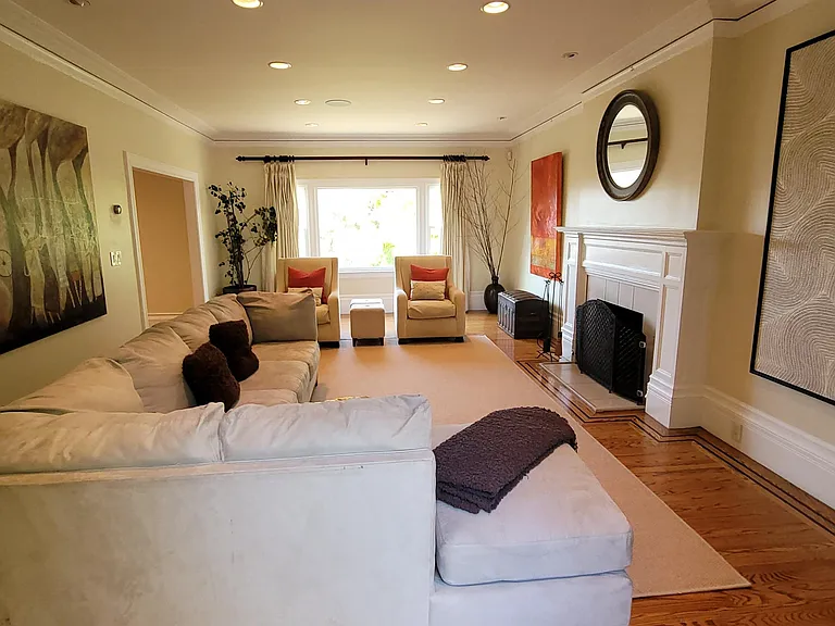 Ardmore Ave — Photo 1