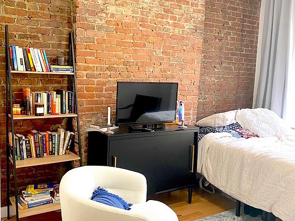 2nd image of 212 W 80th St #2WF