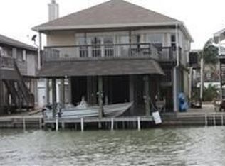 224 Bora Bora Dr, Tiki Island, TX 77554