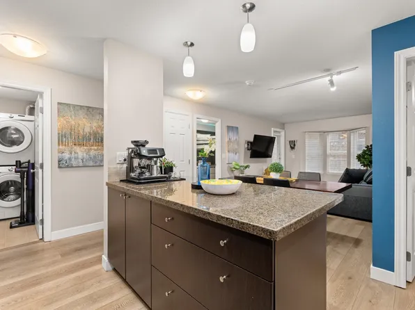 5454 198th St #204, Langley, BC V3A 1G2