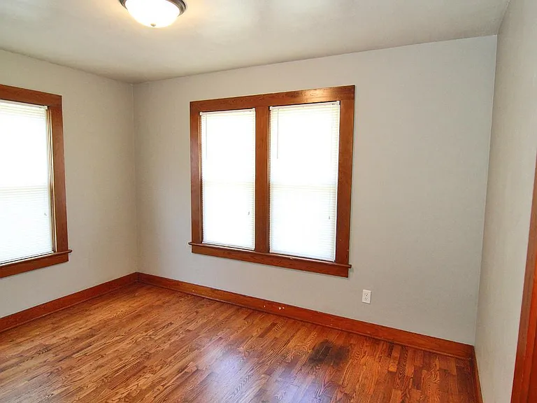 Main Level Bed 1